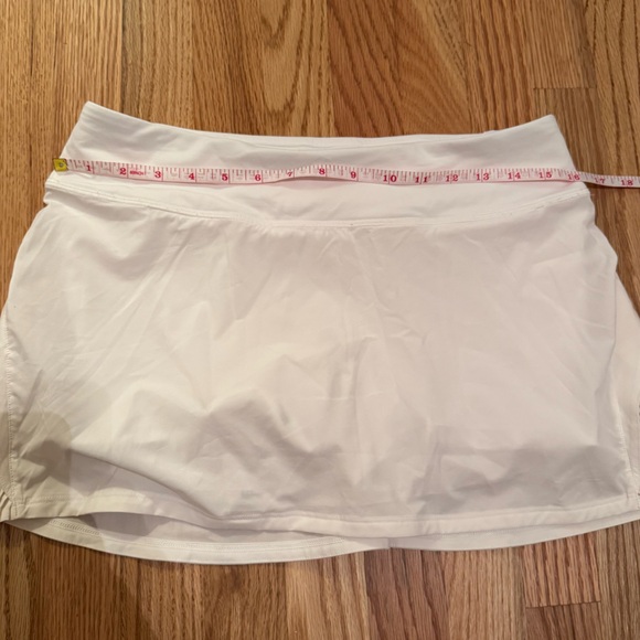 Lululemon Play Off The Pleats Tennis Skirt in White, Size 8 - Picture 6 of 7